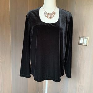 CHICO’S Black Basic Velvet Top Size 3 (16)